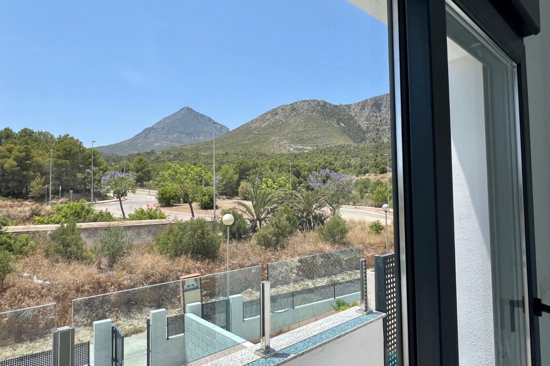 Neue Gebäude - Villa / Doppelhaushälfte - Polop