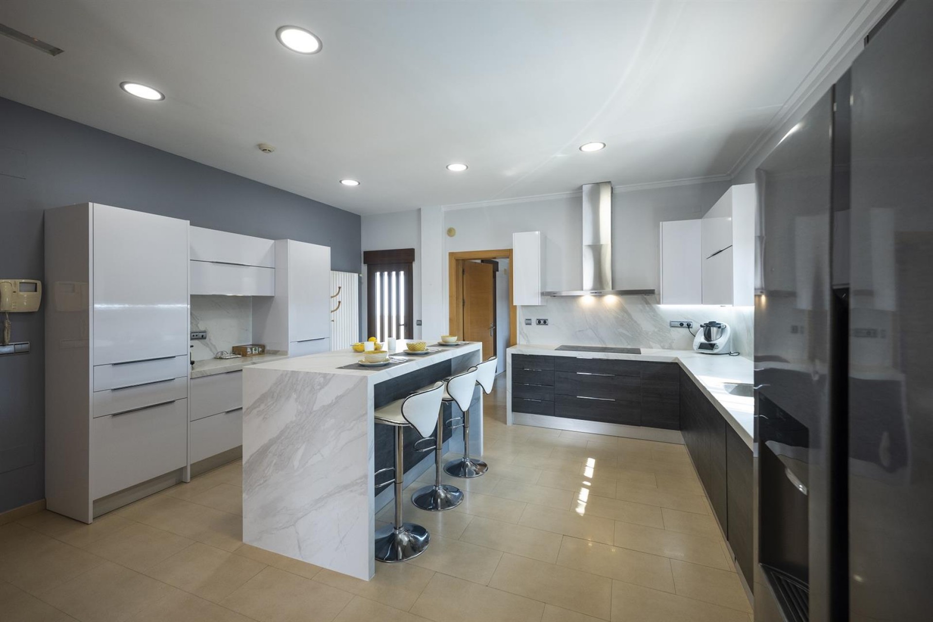 4-bedroom Villa in Avileses photo 2