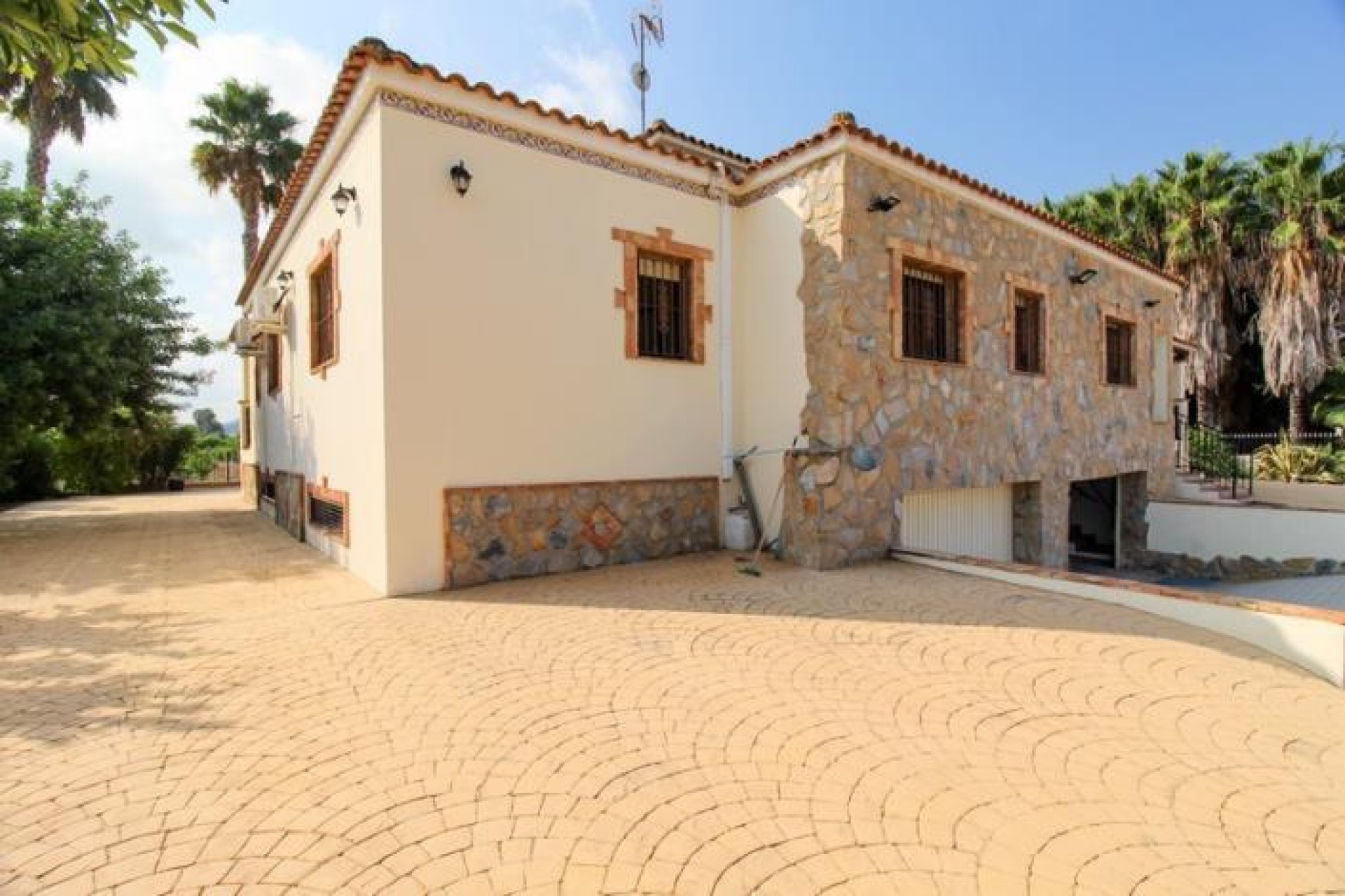 Resale - Villa - Bigastro