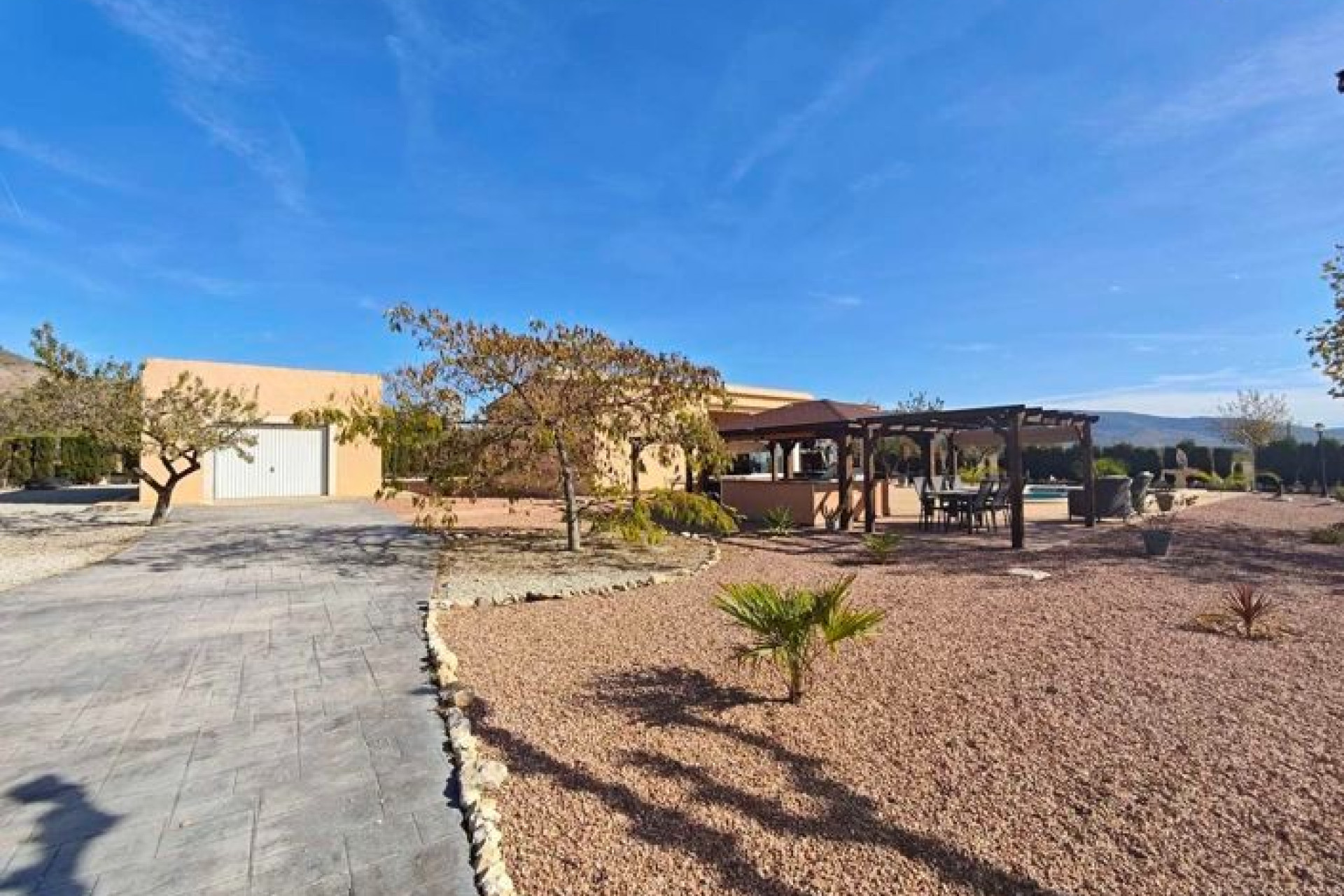 Resale - Villa - Sax