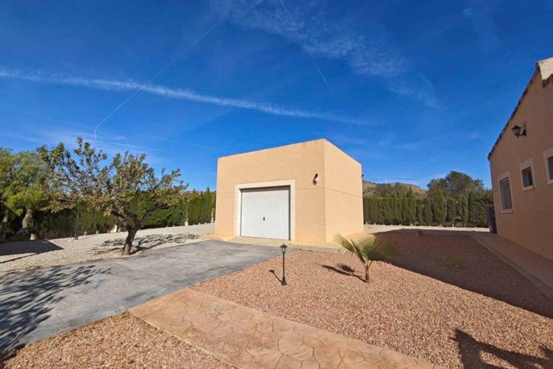 Resale - Villa - Sax