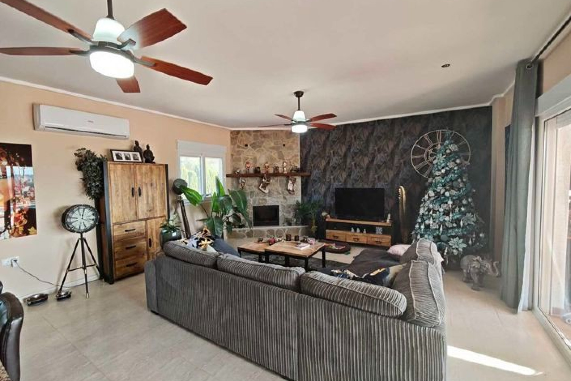 Resale - Villa - Sax