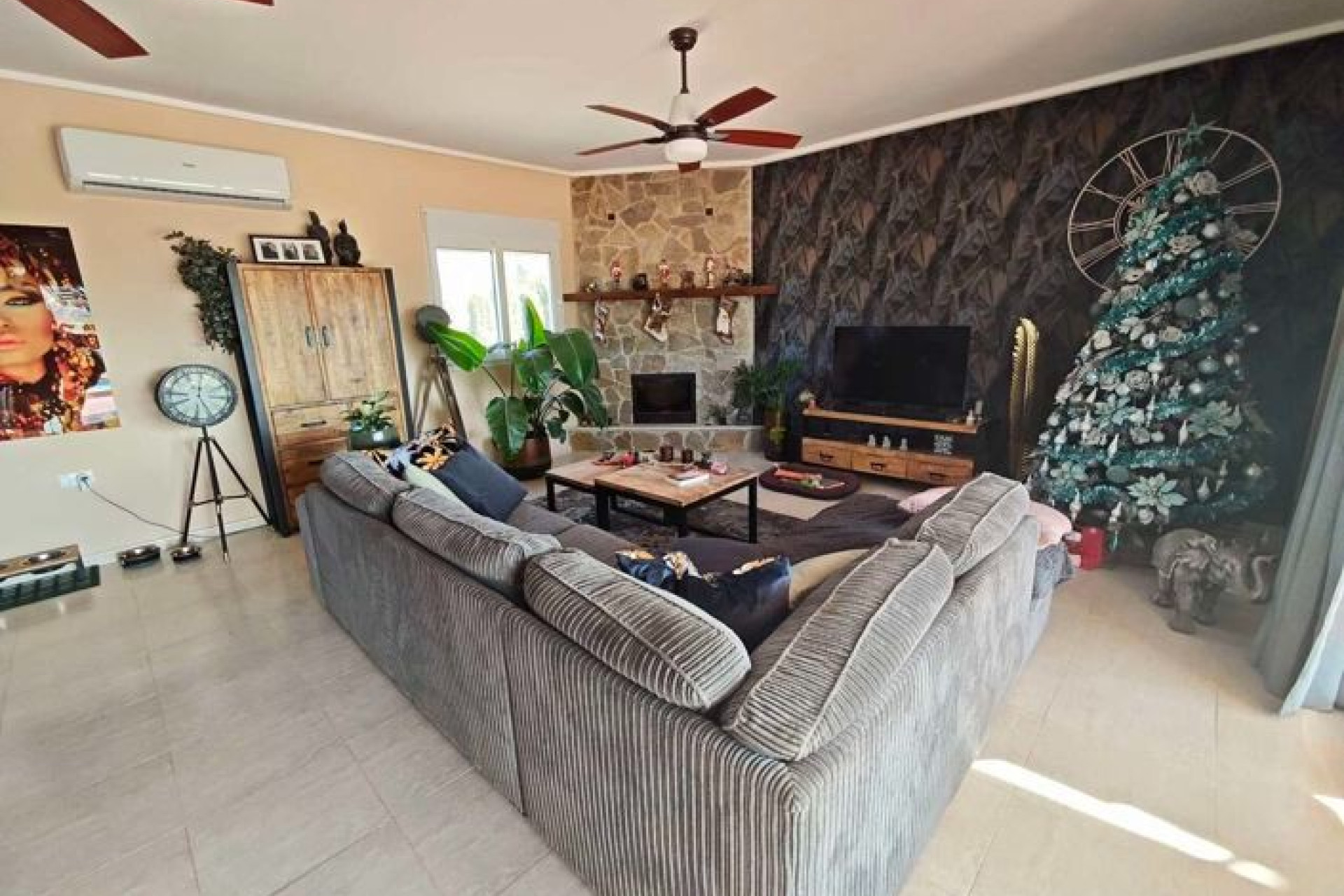 Resale - Villa - Sax