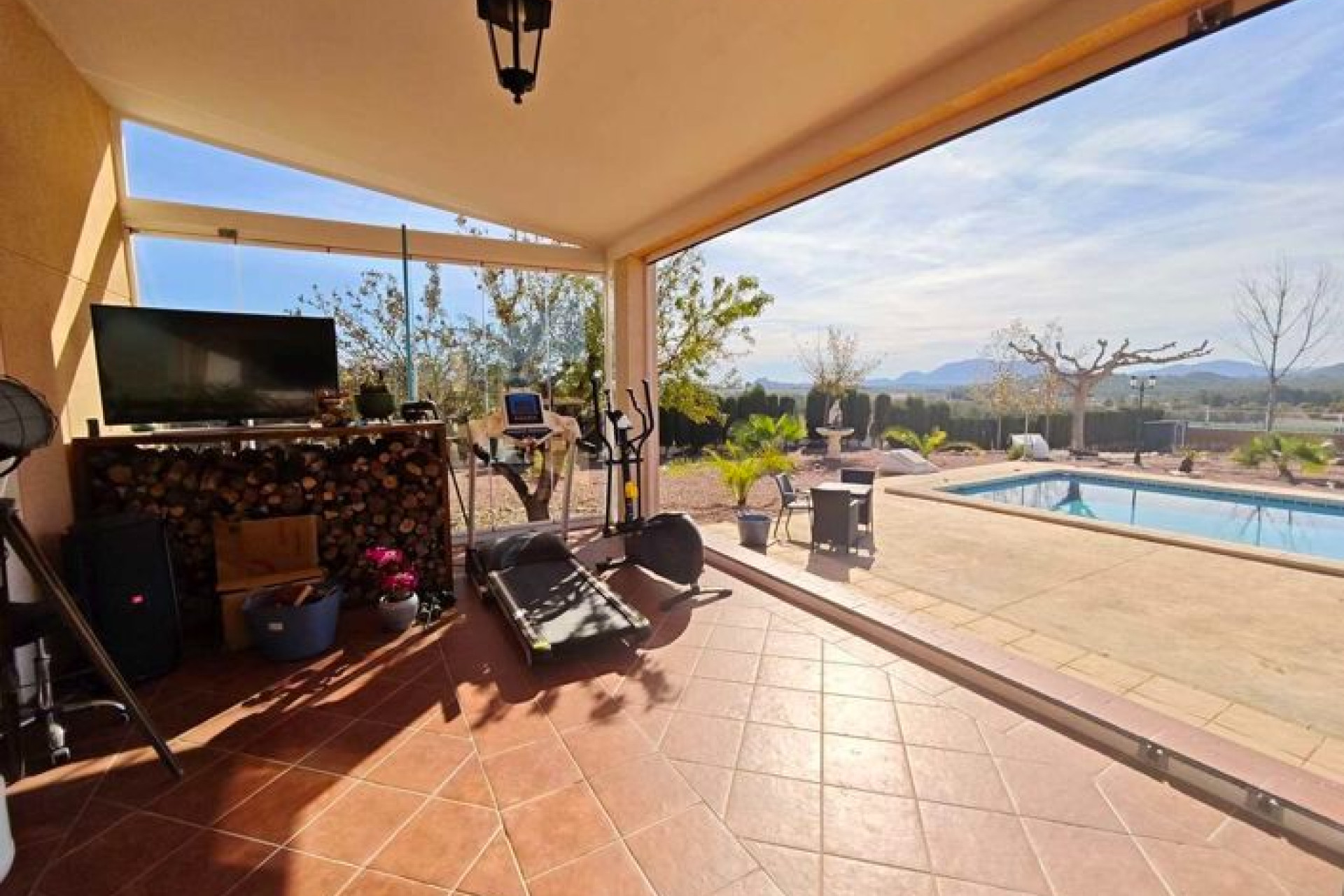 Resale - Villa - Sax