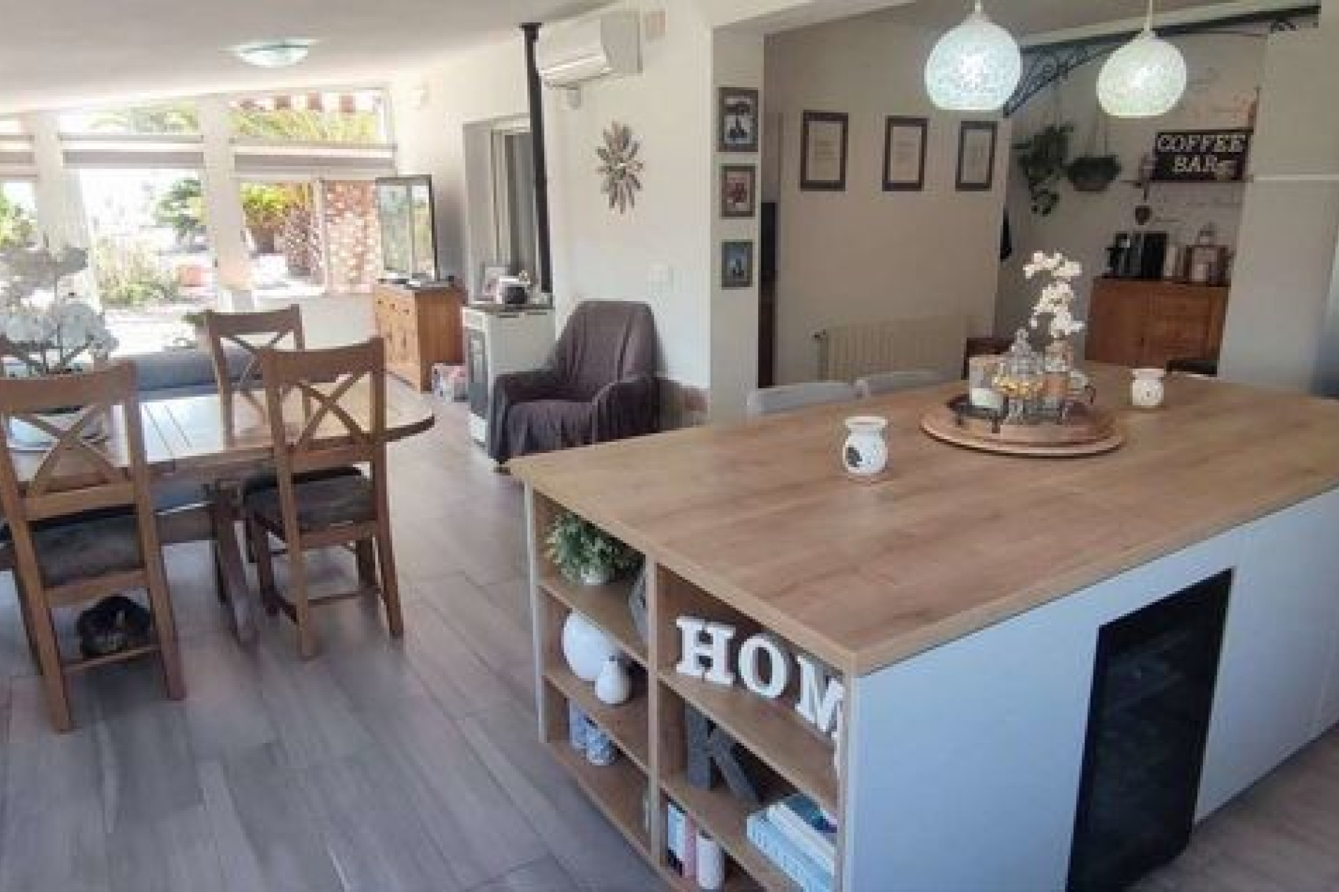 Resale - Villa - Sax