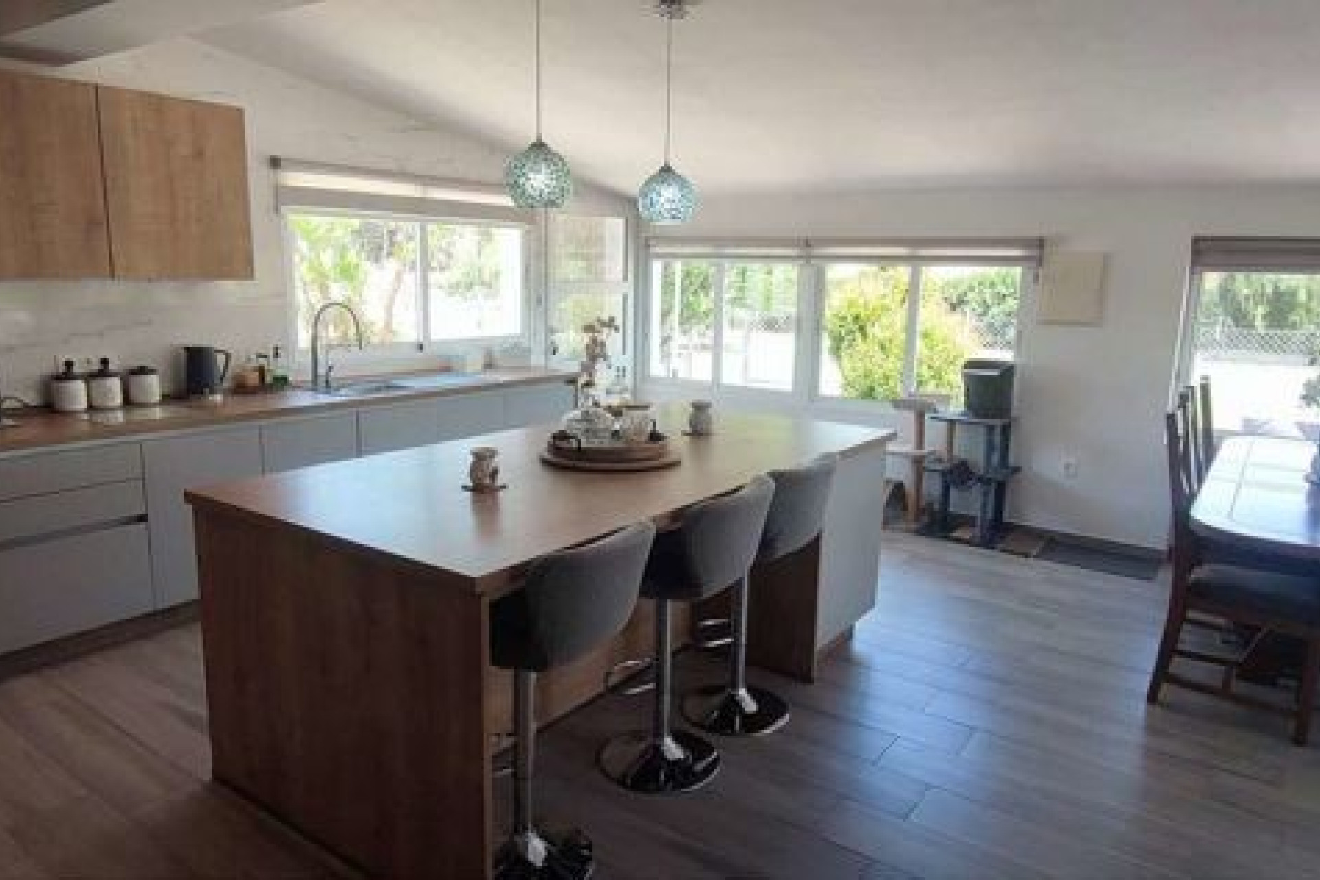 Resale - Villa - Sax