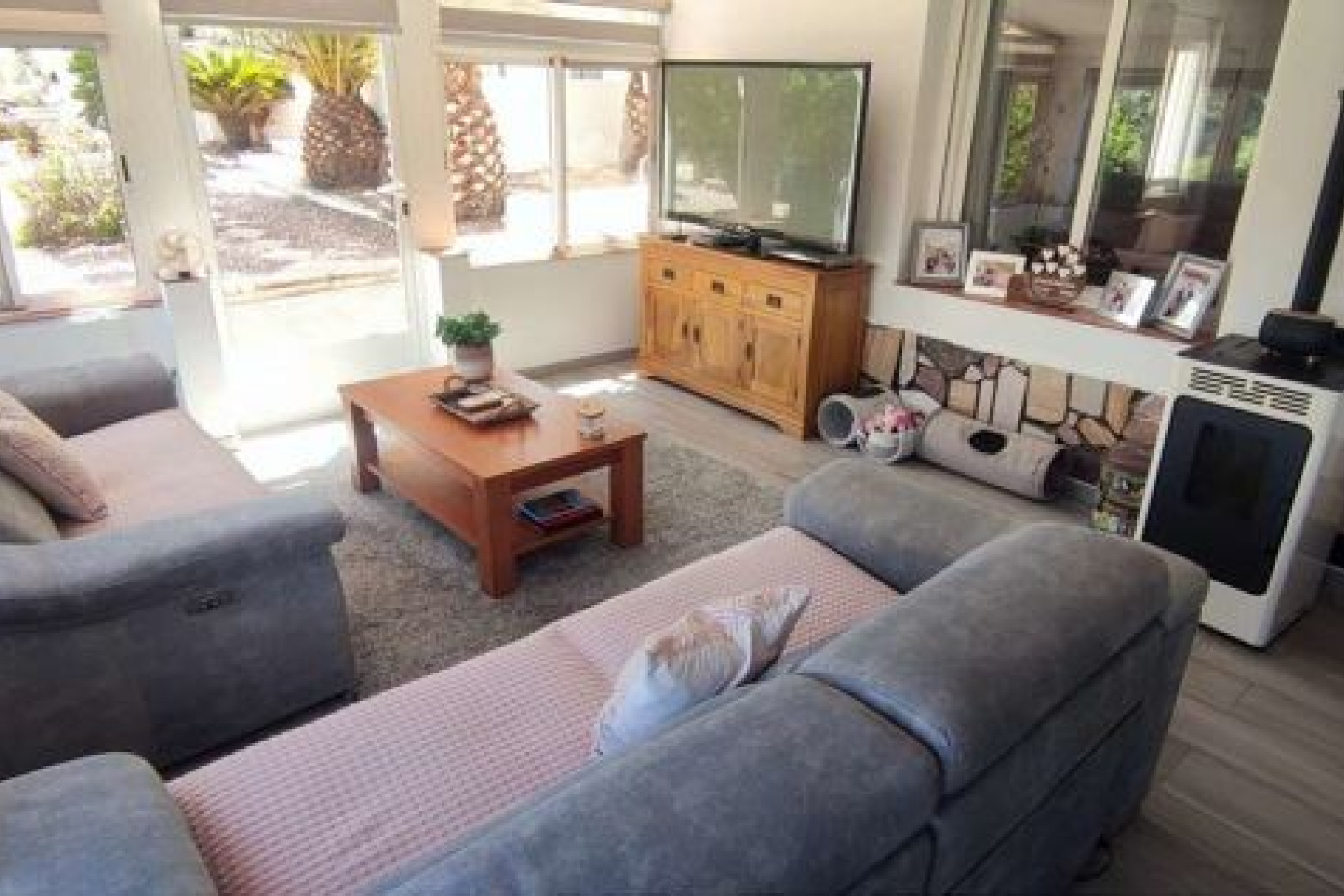 Resale - Villa - Sax