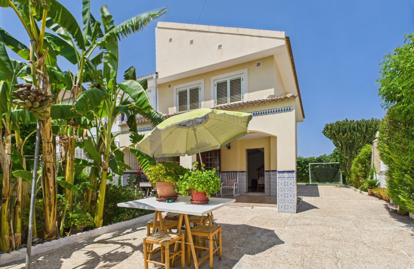 House in Los Alcazares - view 1