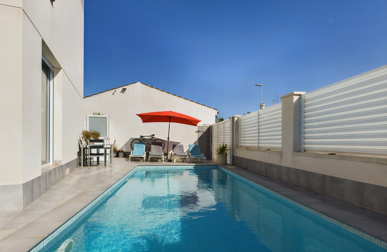 Villa in Los Alcazares - view 1