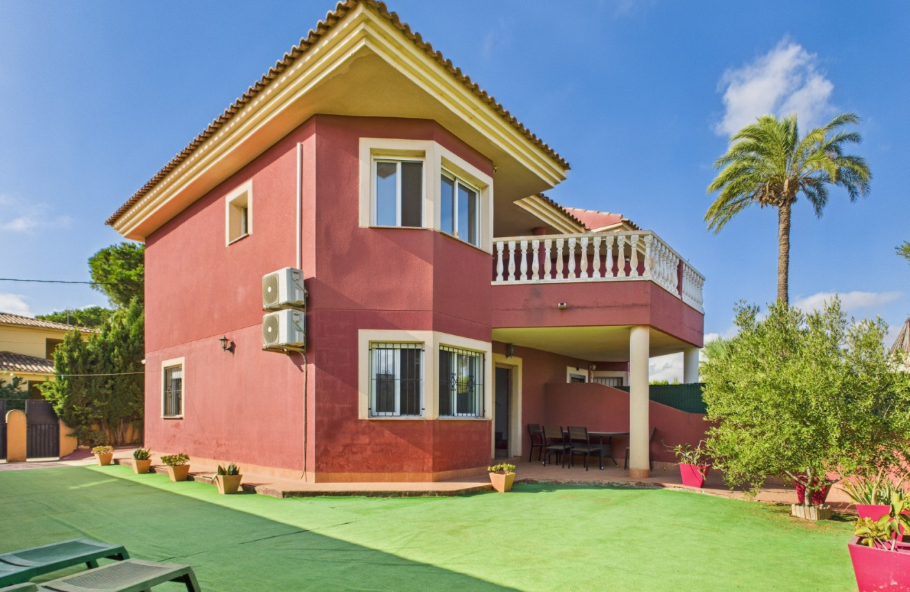 Villa in Los Urrutias - view 1