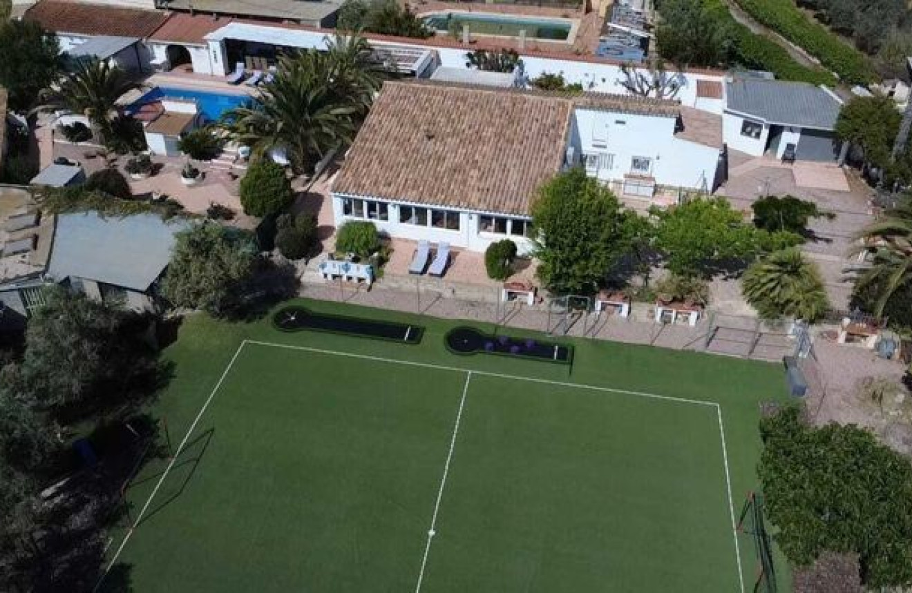 Villa in Sax - view 1