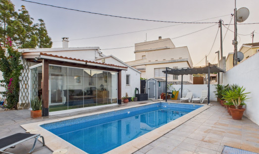 Villa - Wiederverkauf - El Carmoli - El carmoli