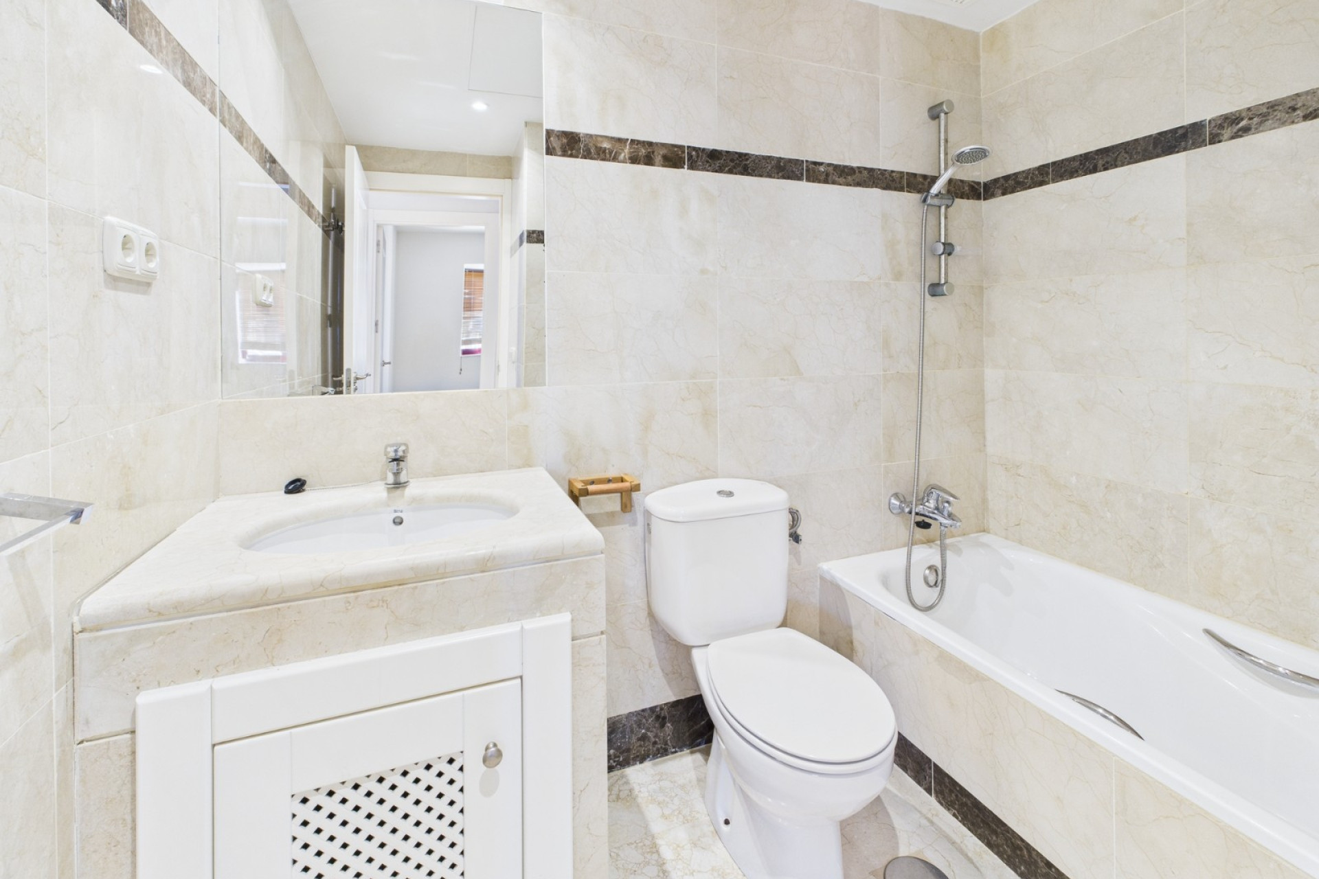 Wiederverkauf - Apartment - 