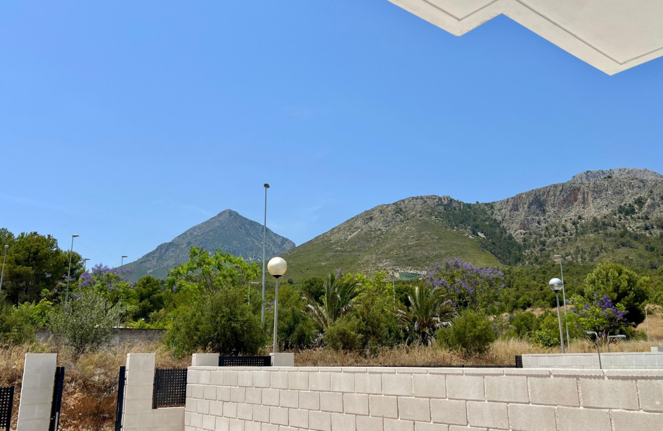 Neue Gebäude - Villa / Doppelhaushälfte - Polop