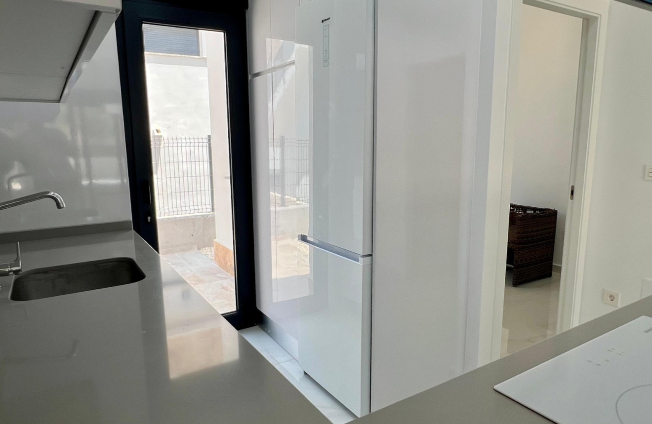 Neue Gebäude - Villa / Doppelhaushälfte - Polop