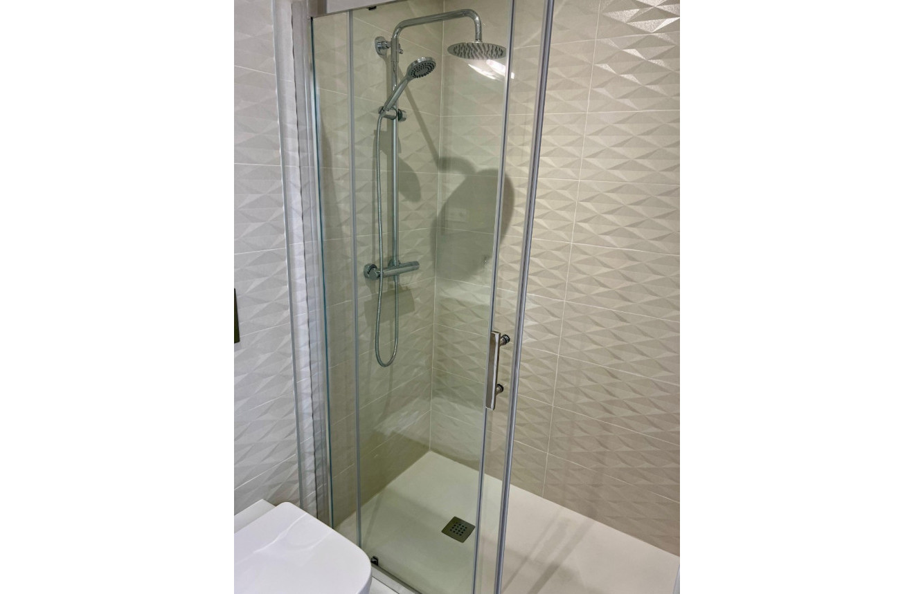 Neue Gebäude - Villa / Doppelhaushälfte - Polop