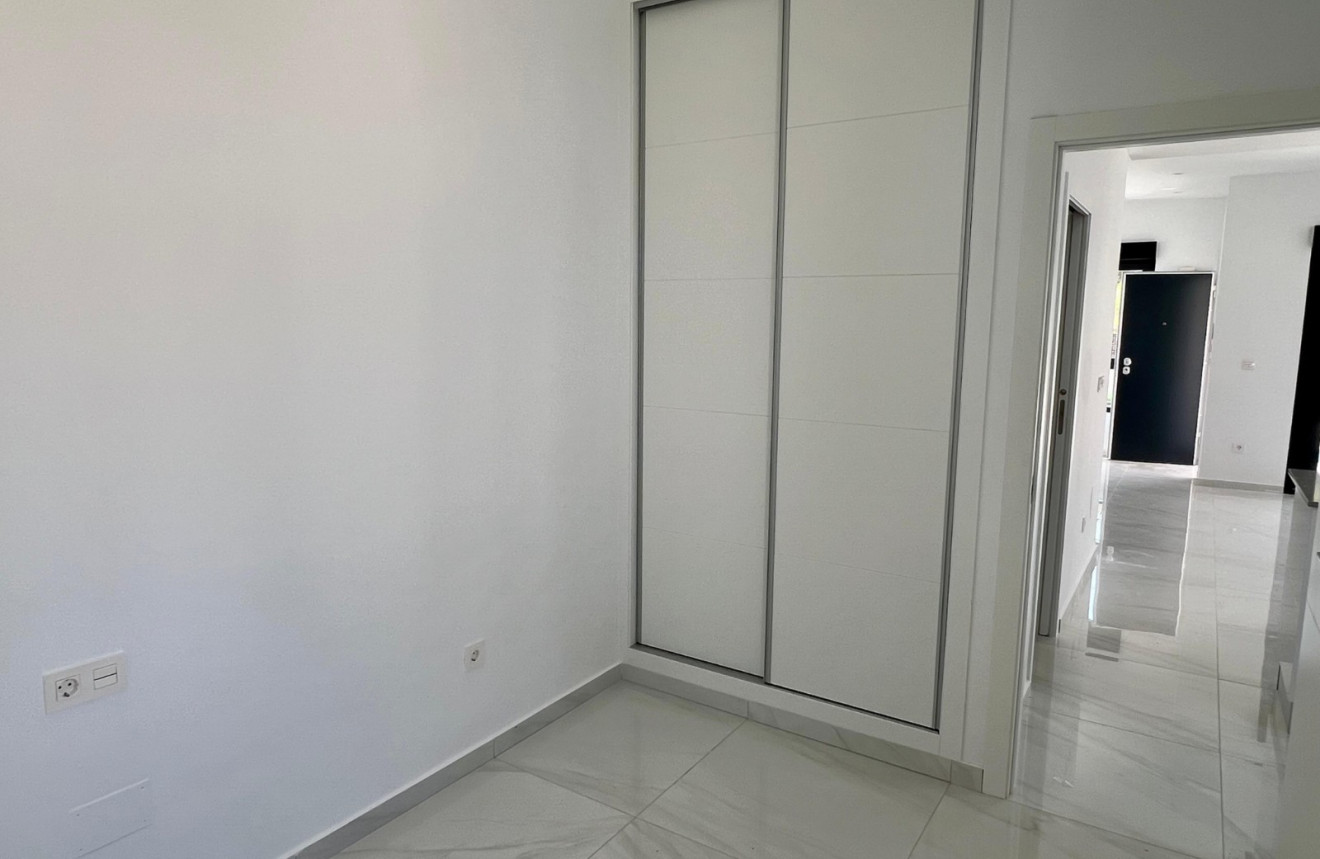 Neue Gebäude - Villa / Doppelhaushälfte - Polop