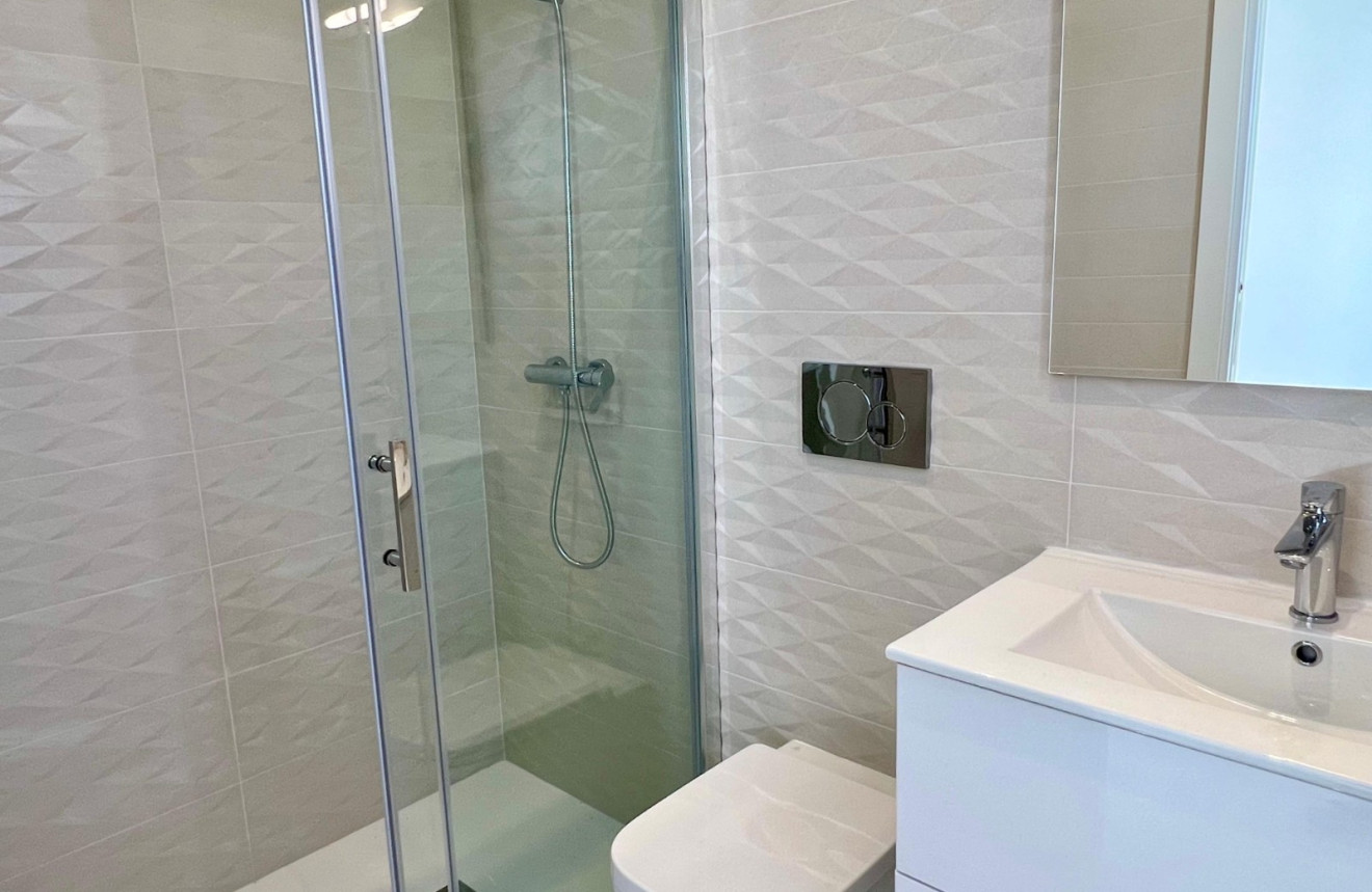 Neue Gebäude - Villa / Doppelhaushälfte - Polop