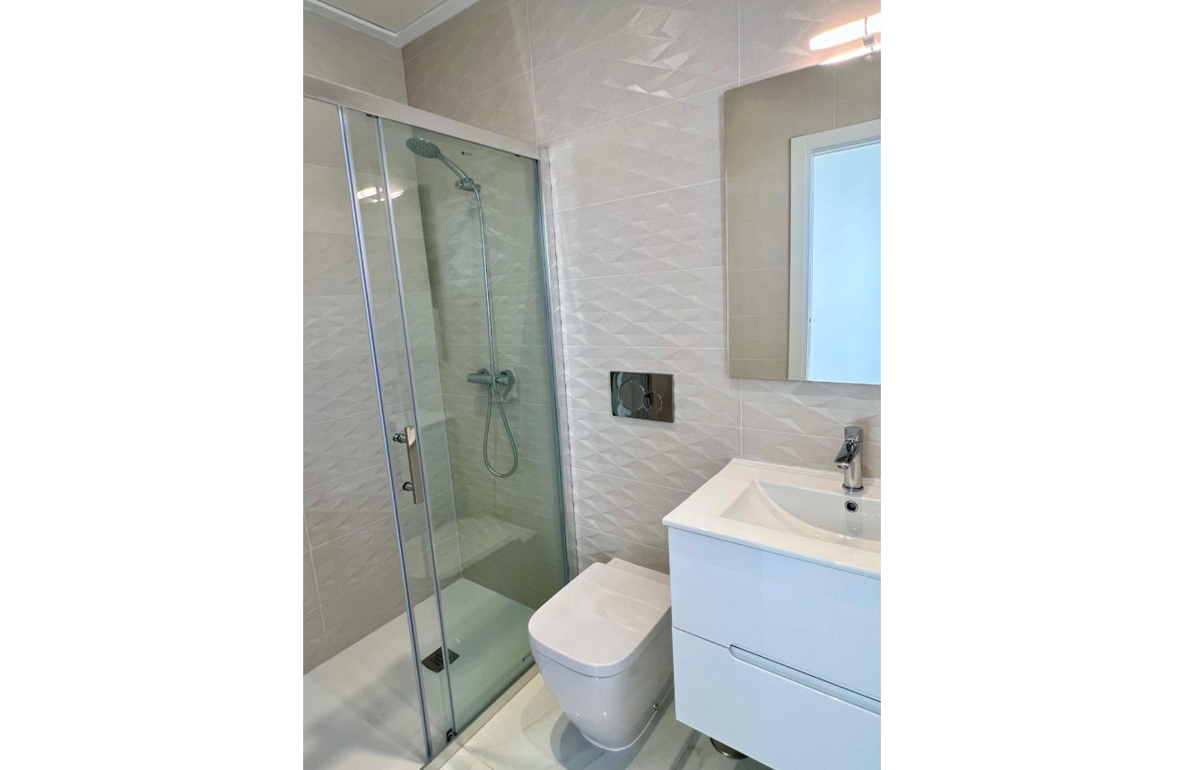 Neue Gebäude - Villa / Doppelhaushälfte - Polop