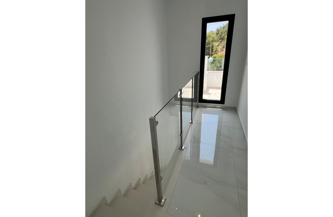 Neue Gebäude - Villa / Doppelhaushälfte - Polop