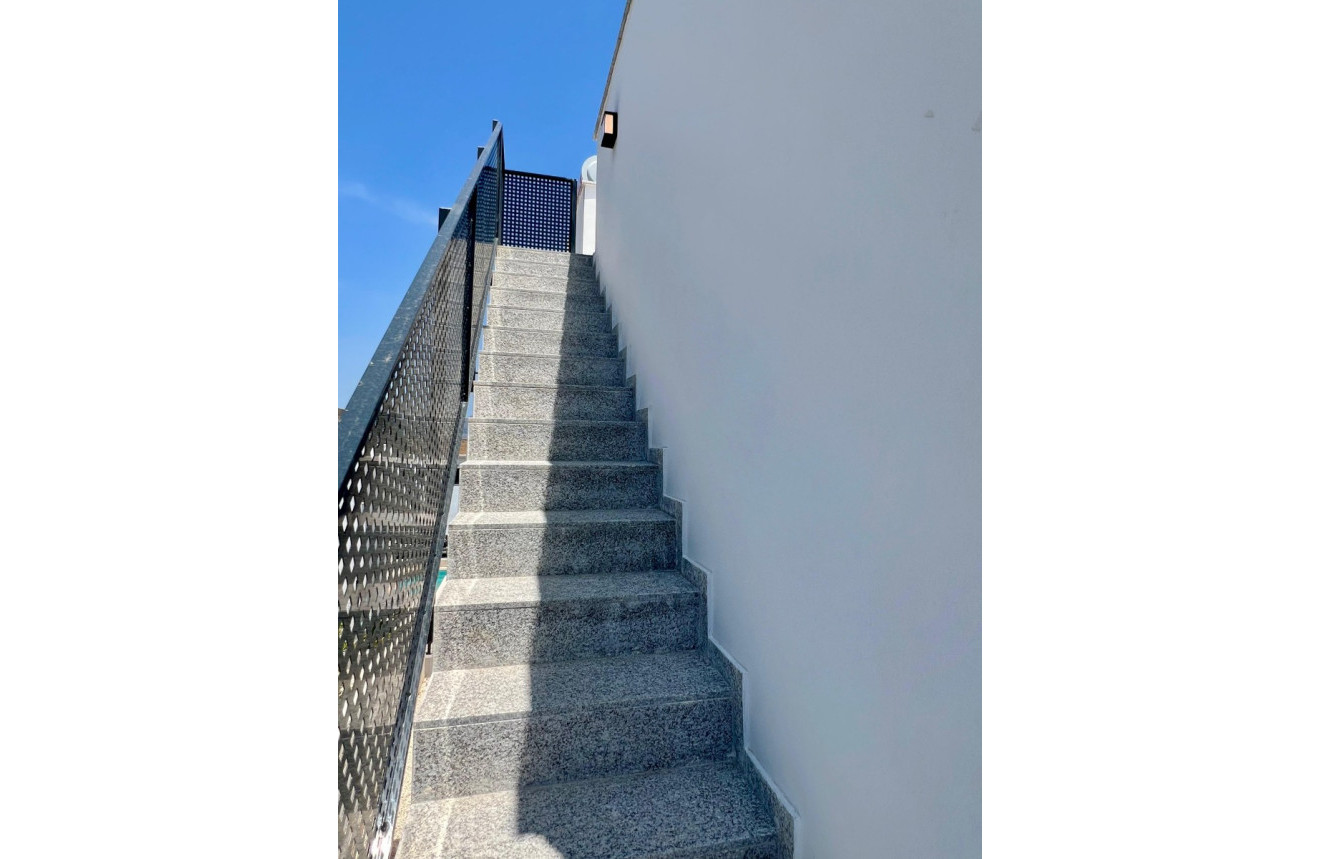 Neue Gebäude - Villa / Doppelhaushälfte - Polop