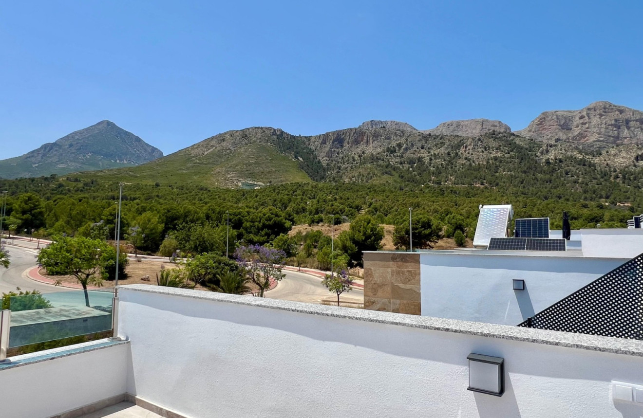 Neue Gebäude - Villa / Doppelhaushälfte - Polop