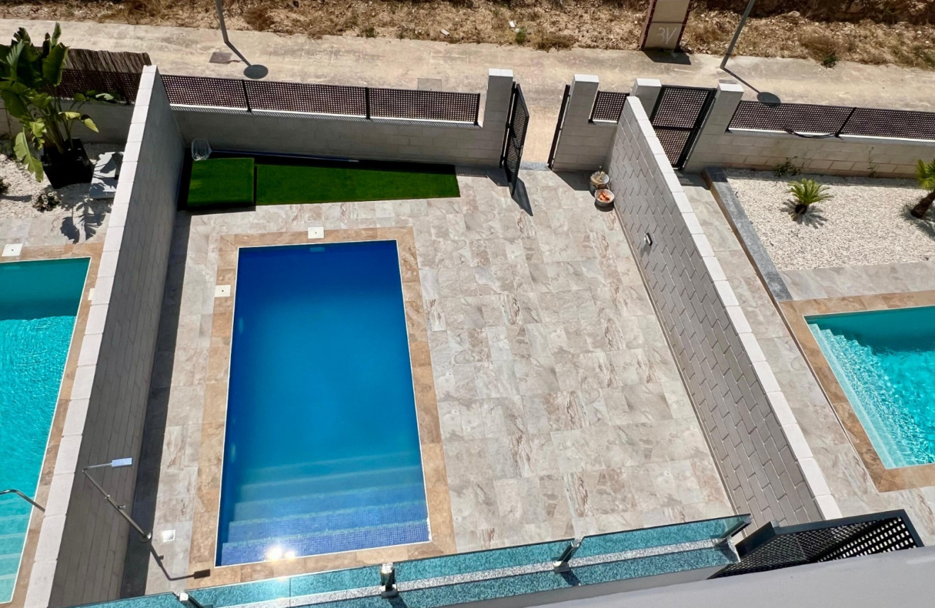 Neue Gebäude - Villa / Doppelhaushälfte - Polop