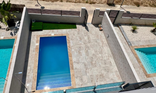 Neue Gebäude - Villa / Doppelhaushälfte - Polop