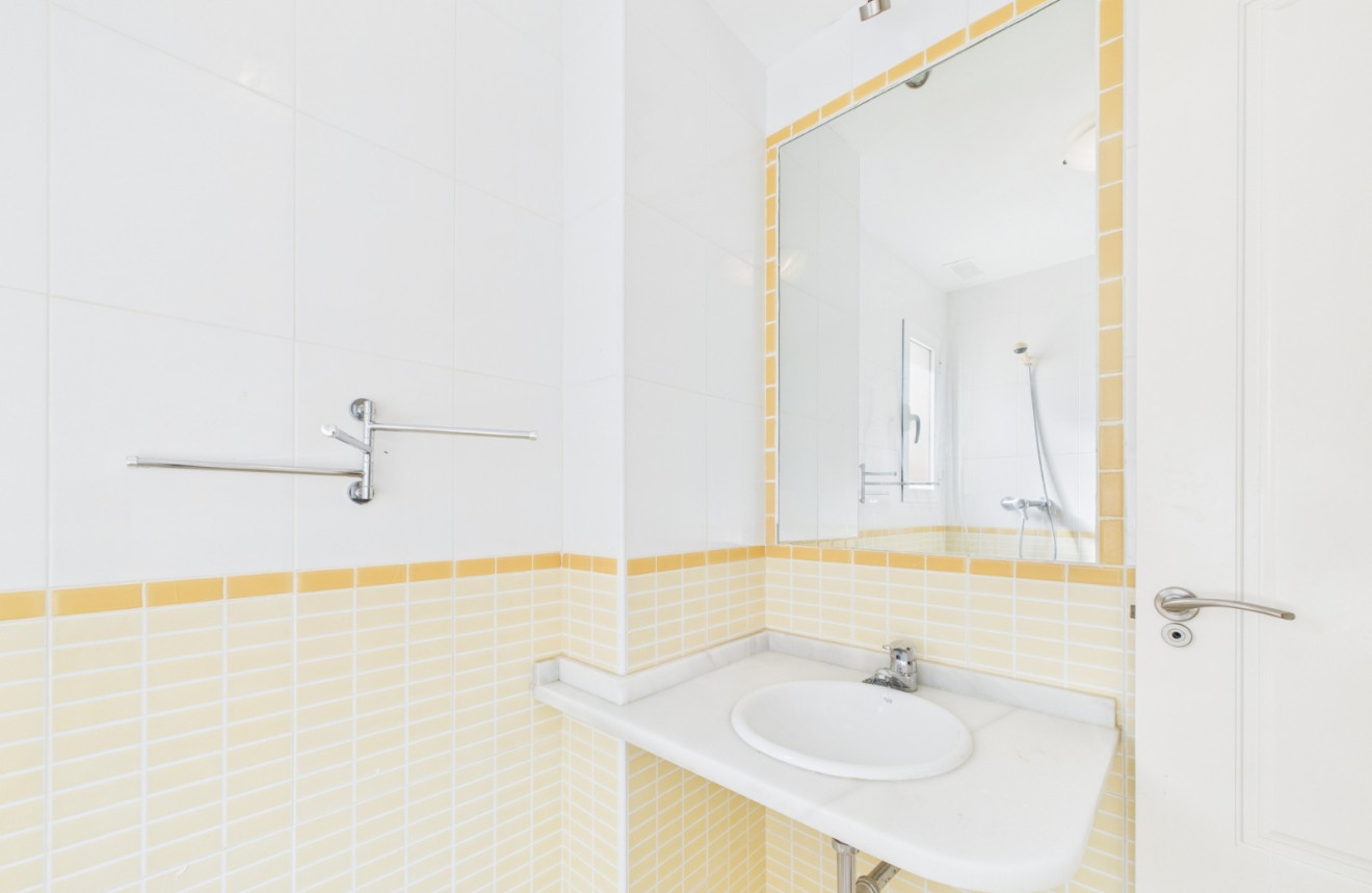 Herverkoop - Apartment - San Cayetano