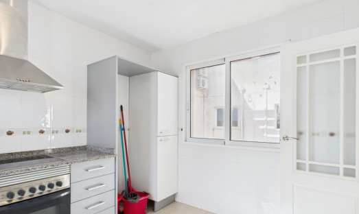 Herverkoop - Apartment - San Cayetano