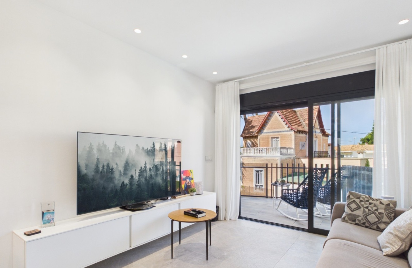 Resale - Apartment - Lo Pagan
