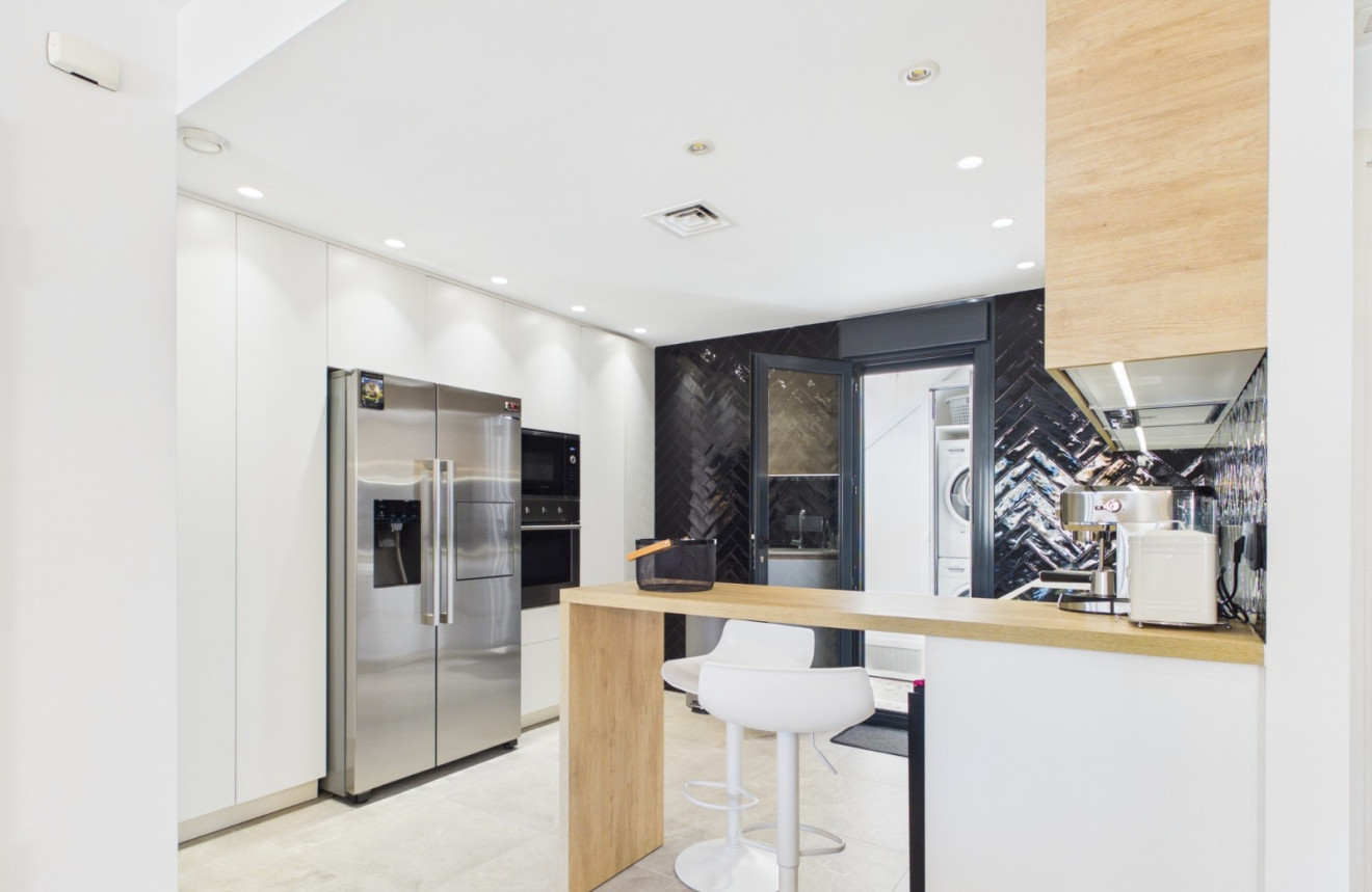Resale - Apartment - Lo Pagan