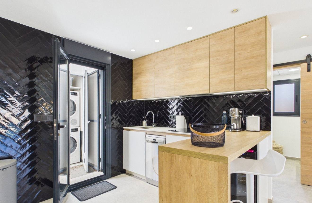 Resale - Apartment - Lo Pagan
