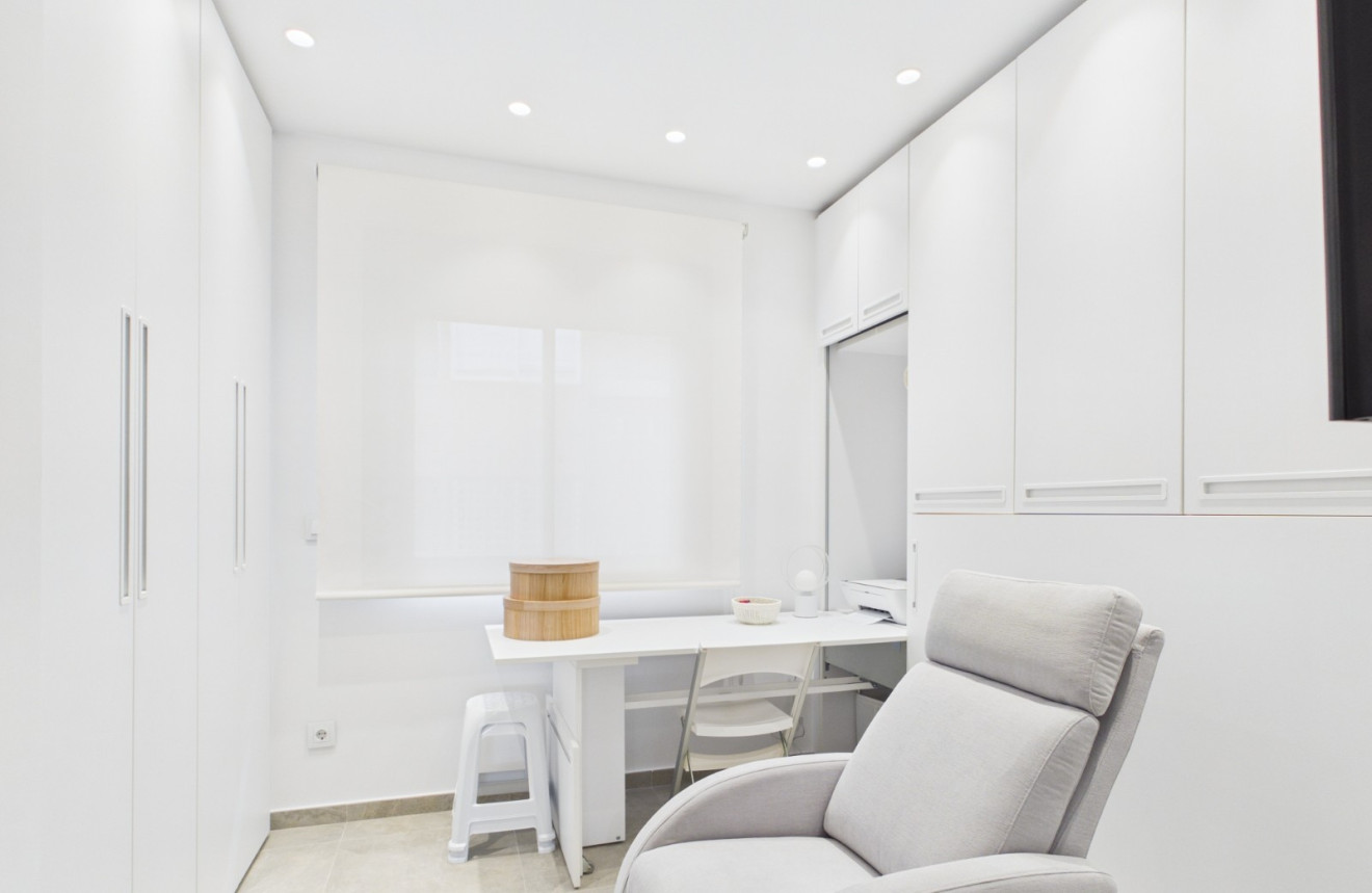 Resale - Apartment - Lo Pagan