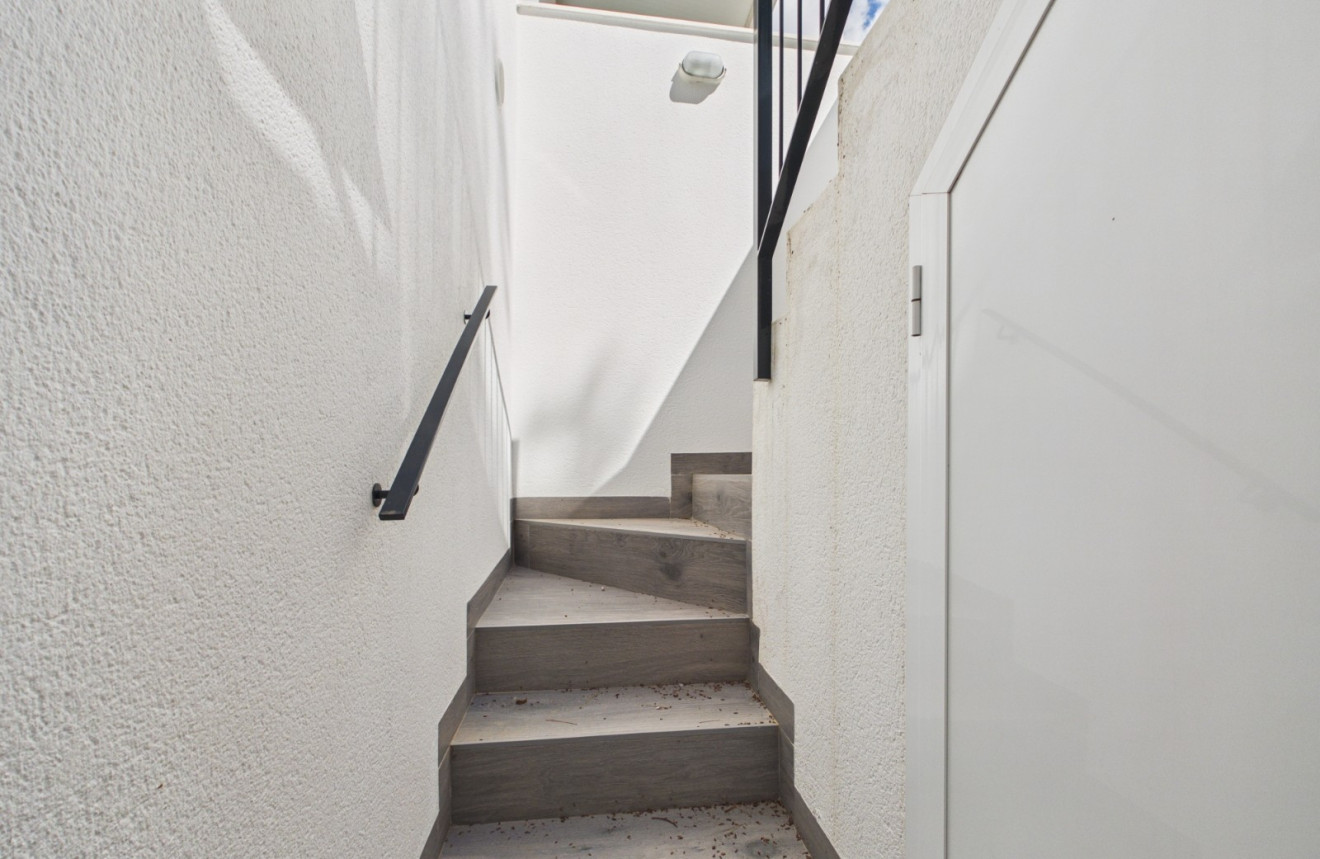 Resale - Apartment - Lo Pagan