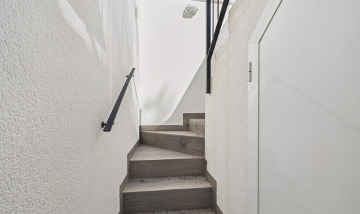 Resale - Apartment - Lo Pagan